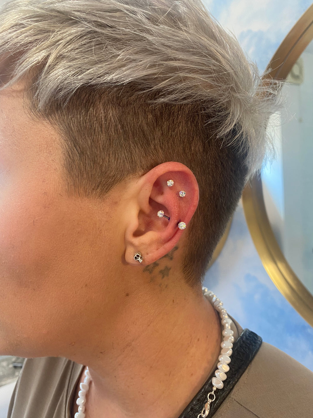 Snug/ top ear